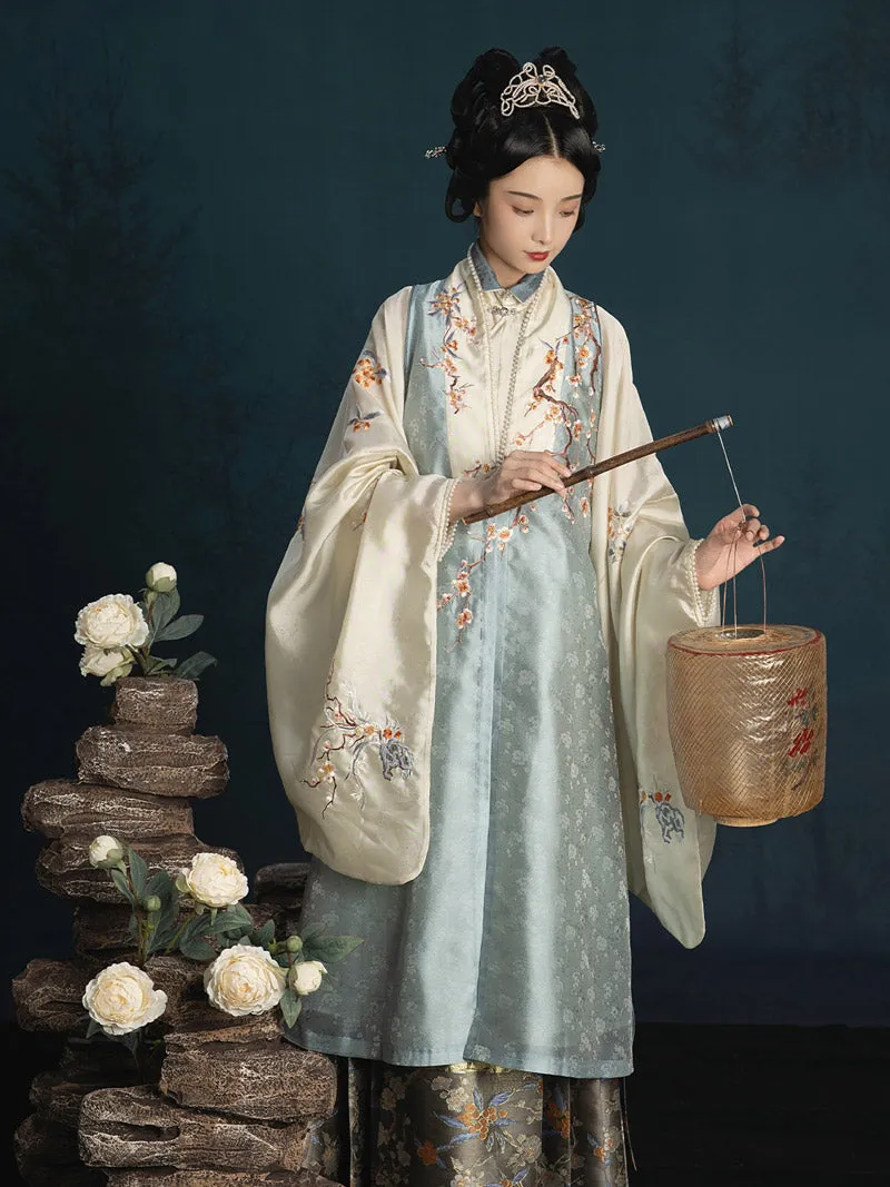 The Plum Blossom Blossoms From the Bitter Cold - Handmade Plum Blossom Embroidery Hanfu Clothing Mamianqun Hanfu Skirt