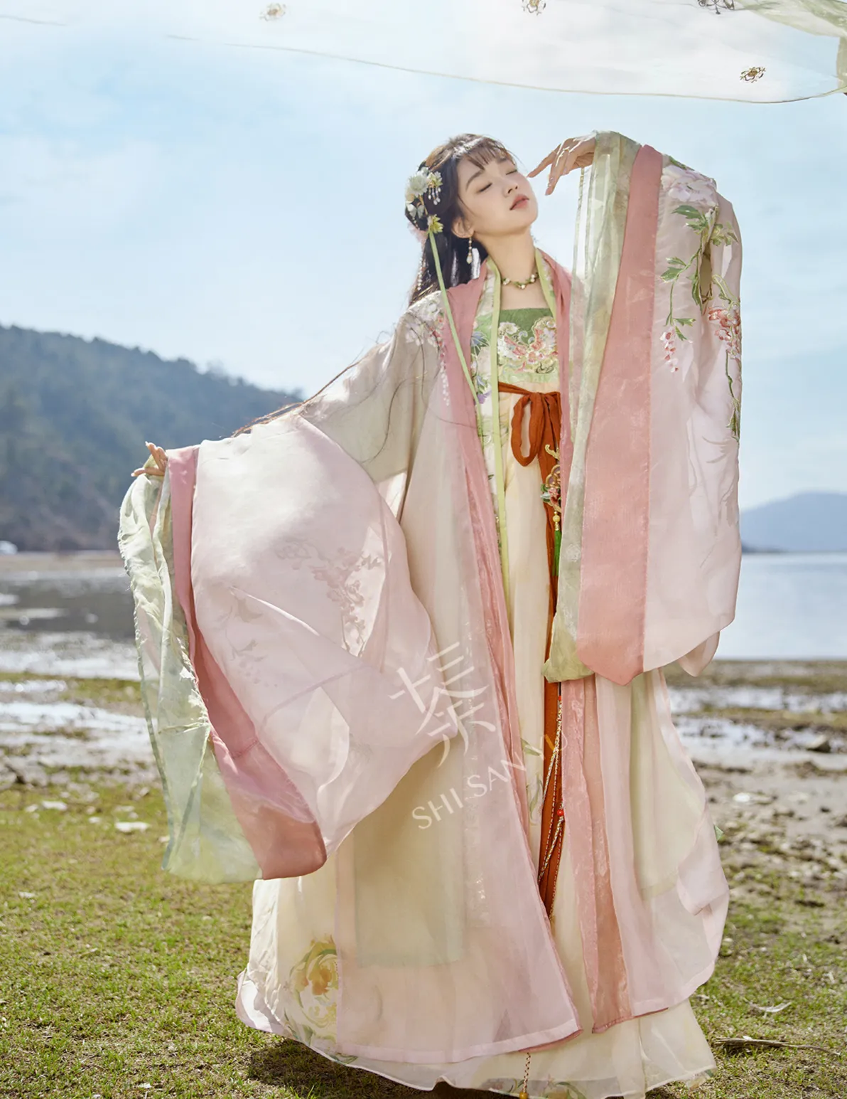 Zhichi Shengxia 咫尺盛夏 Nearing Midsummer Modernized Fairy Daxiushan Qiyaoqun Set